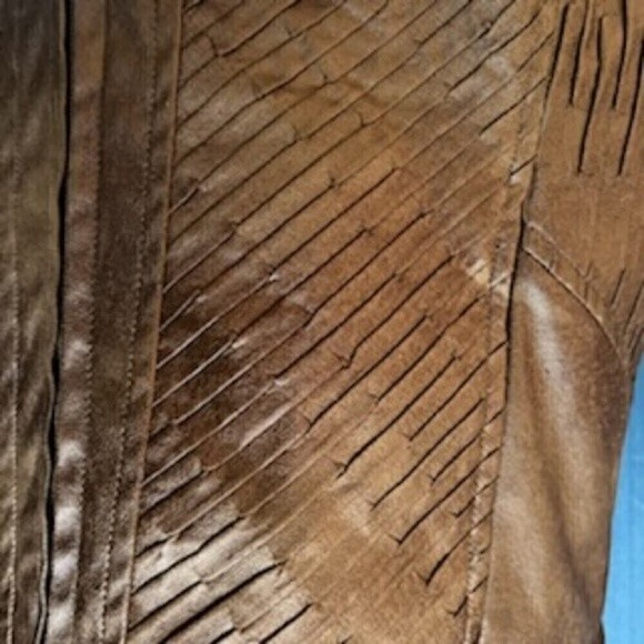 Patchington Zip up Faux Suede Vest w /Pleated Fold Detail - Picture 7 of 12